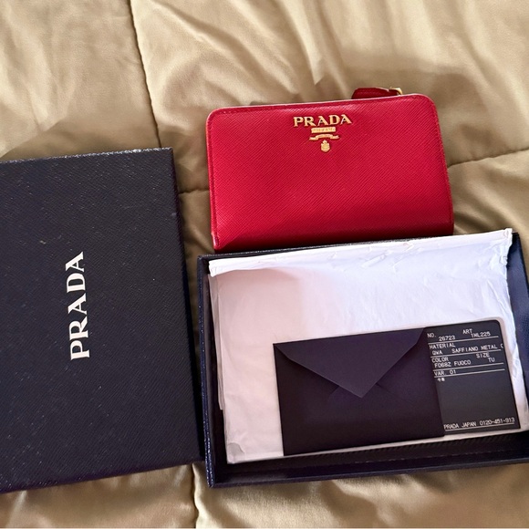 Authentic Prada Saffiano wallet in perfect condition - Picture 4 of 10